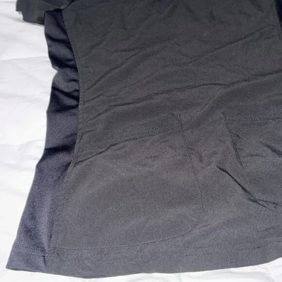 Womens Black V-Neck Scrub Top With Pockets - Picture 3 of 6